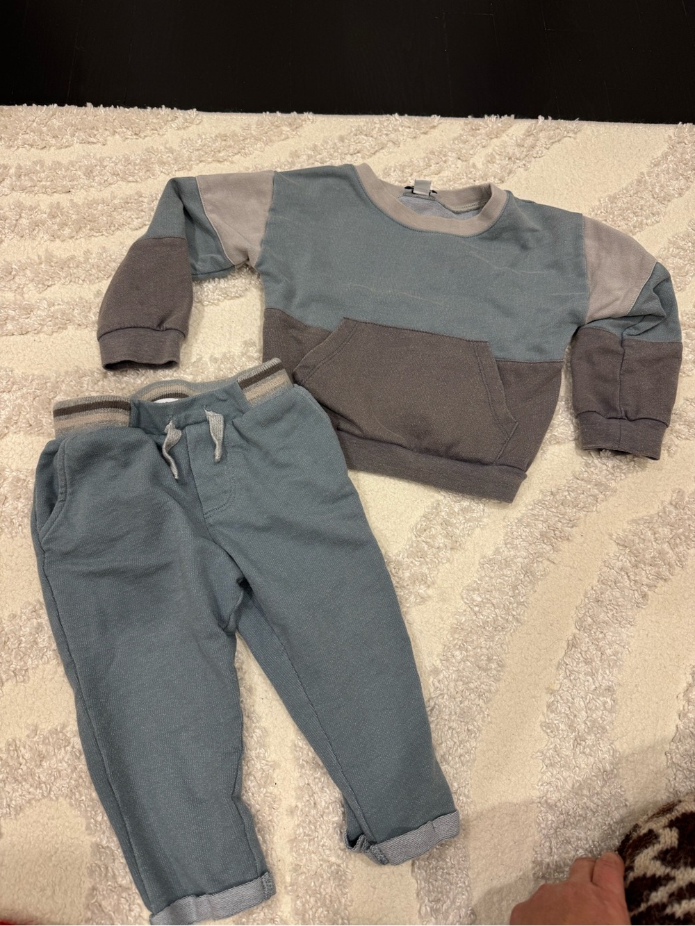 Splendid Two-Tone Blue & Gray Sweatpants and Pullover Set